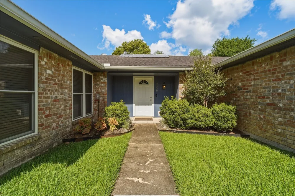 17330 Herrnhut Drive Webster, TX 77598