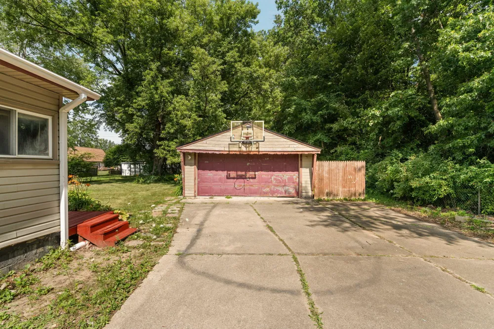 20061 Wilmot Road Belleville, MI 48111