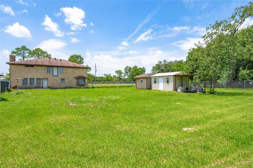 1925 Avenue L Santa Fe, TX 77510