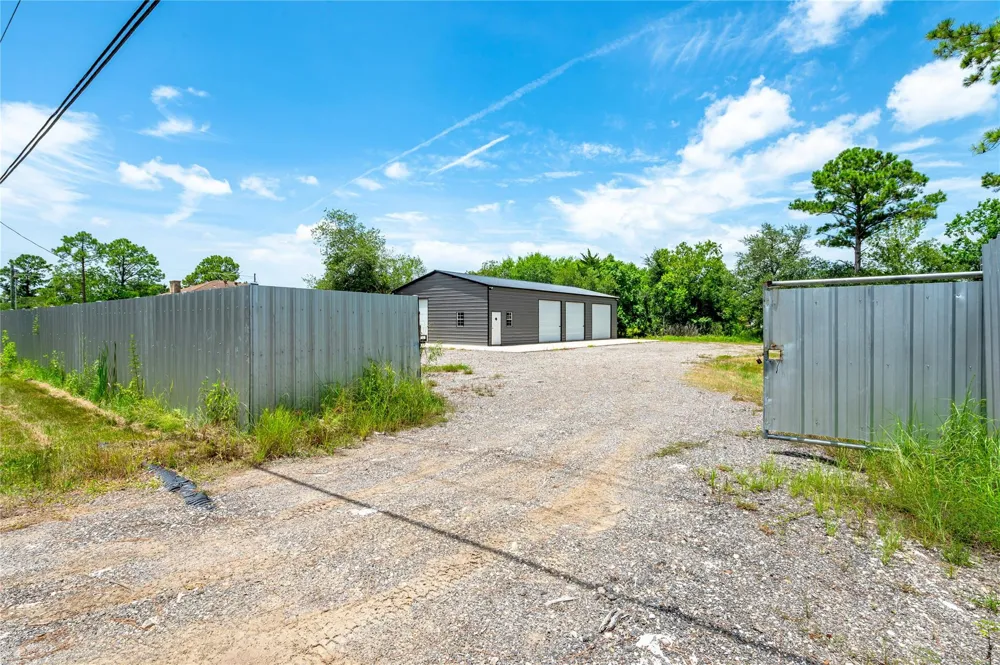 1925 Avenue L Santa Fe, TX 77510
