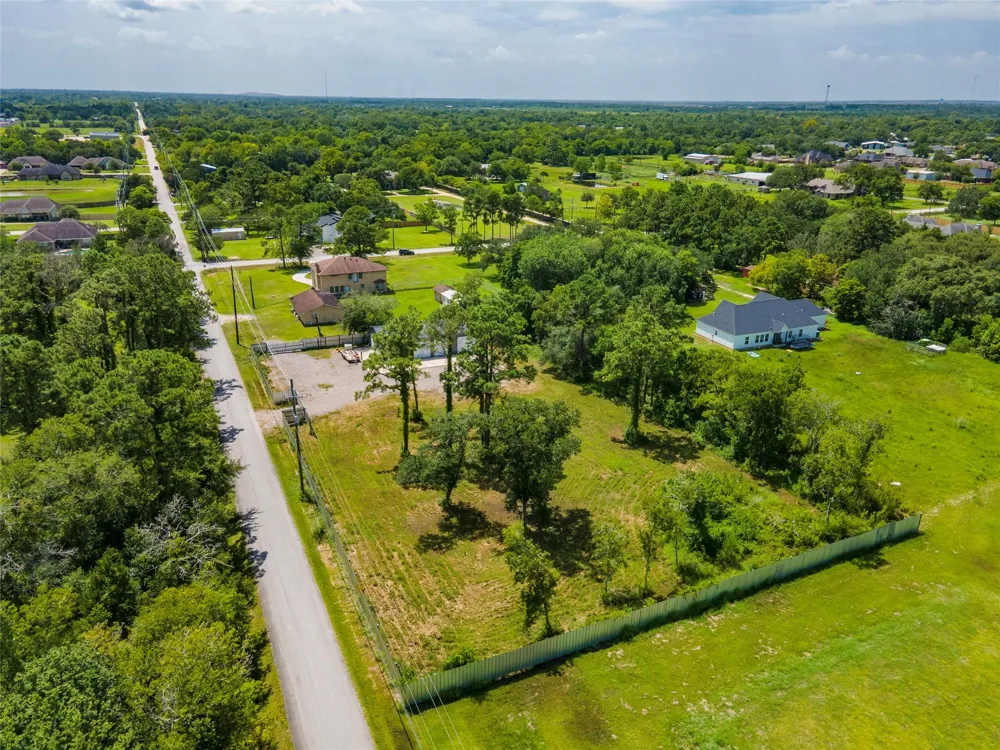 1925 Avenue L Santa Fe, TX 77510