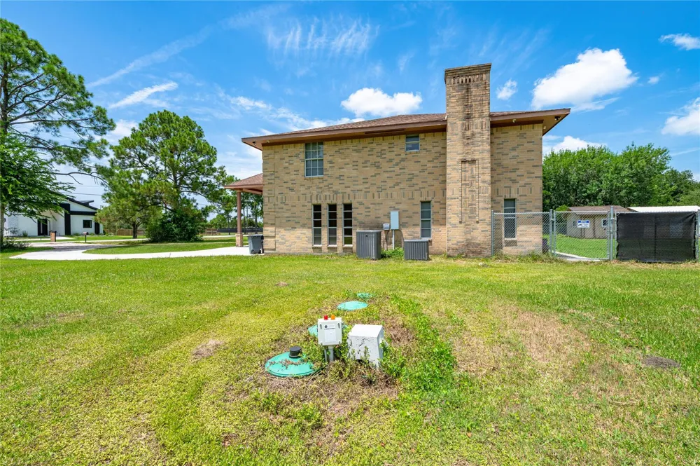 1925 Avenue L Santa Fe, TX 77510