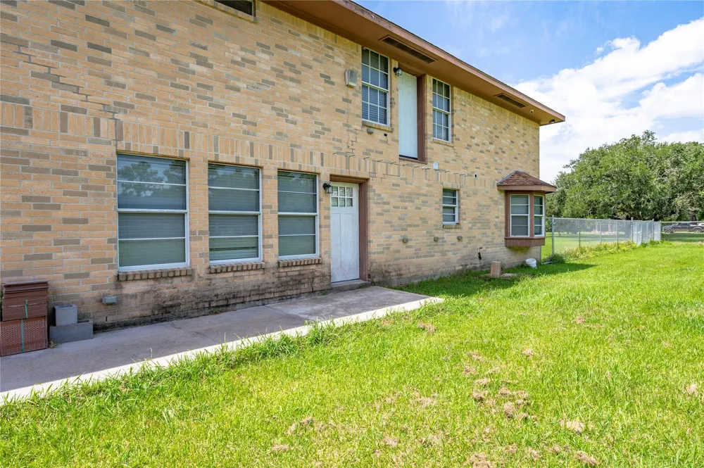 1925 Avenue L Santa Fe, TX 77510
