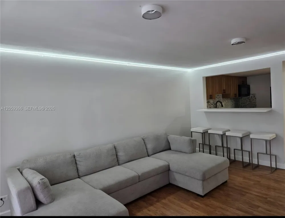 3750 Inverrary Dr #2B Lauderhill, FL 33319