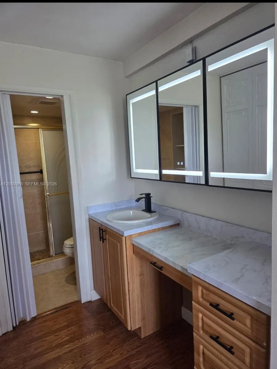3750 Inverrary Dr #2B Lauderhill, FL 33319