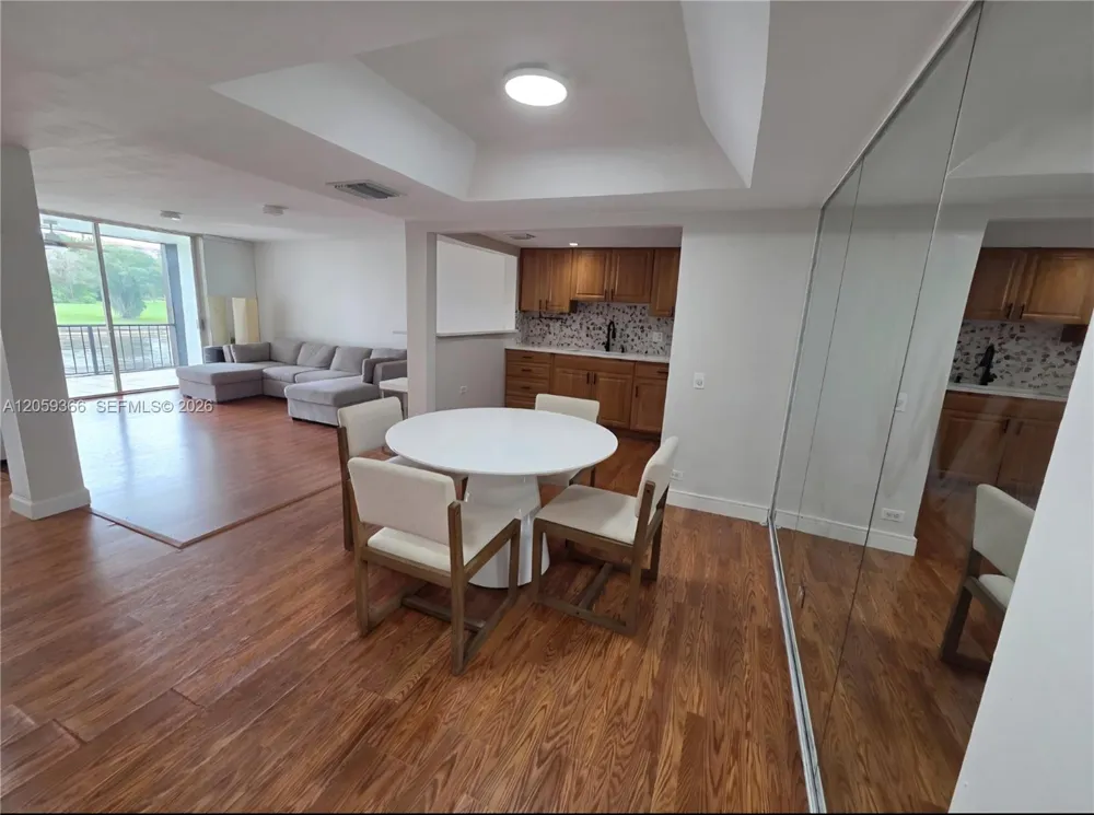 3750 Inverrary Dr #2B Lauderhill, FL 33319