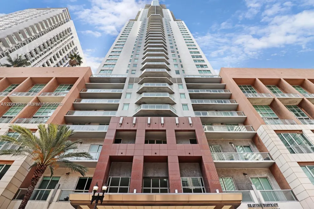 253 NE 2nd St #508 Miami, FL 33132