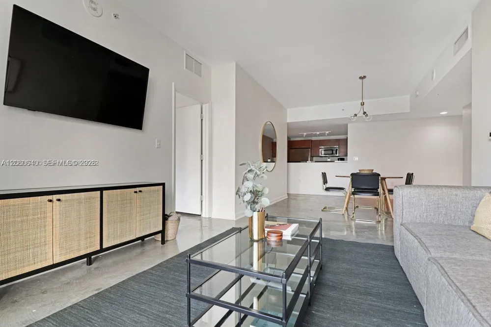 253 NE 2nd St #508 Miami, FL 33132