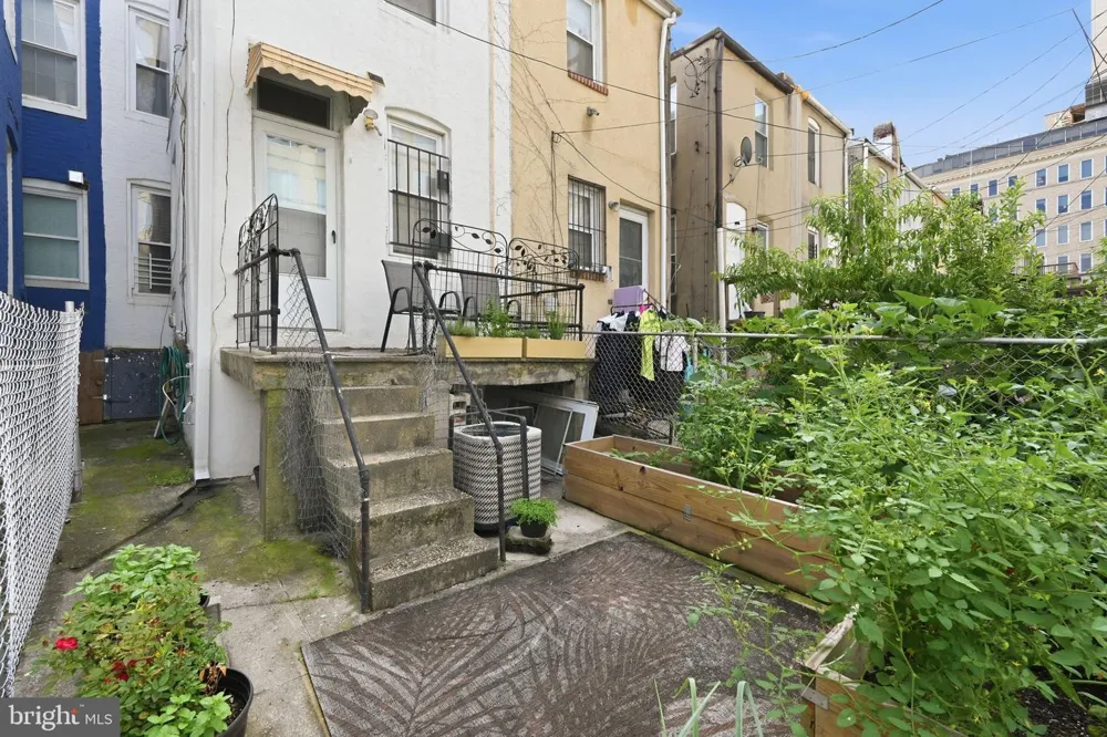 830 WASHINGTON STREET Baltimore, MD 21205