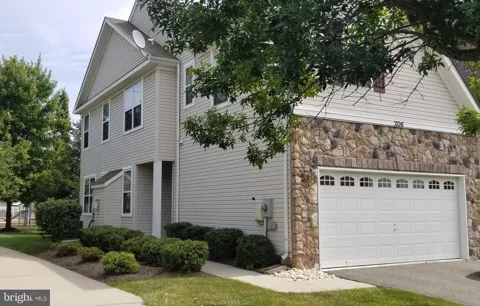 206 CONCORD PLACE