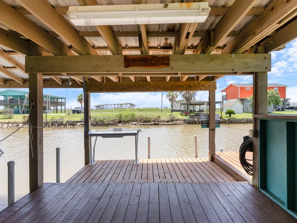 1301 County Road 209 Sargent, TX 77414
