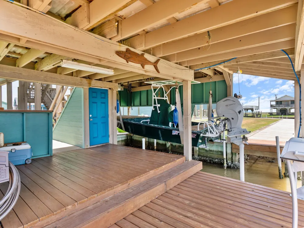 1301 County Road 209 Sargent, TX 77414