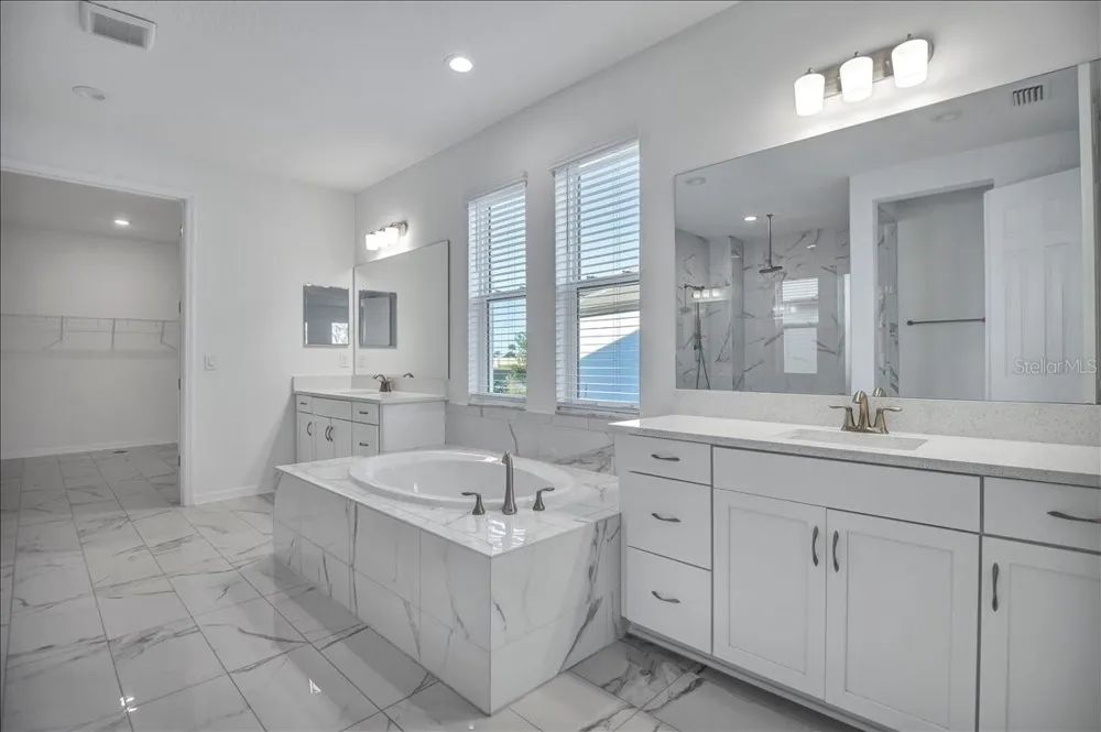 17703 SAVORY MIST CIRCLE Lakewood Ranch, FL 34211