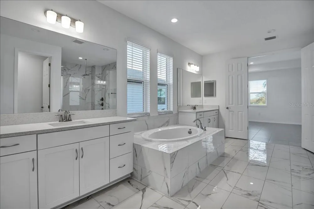 17703 SAVORY MIST CIRCLE Lakewood Ranch, FL 34211