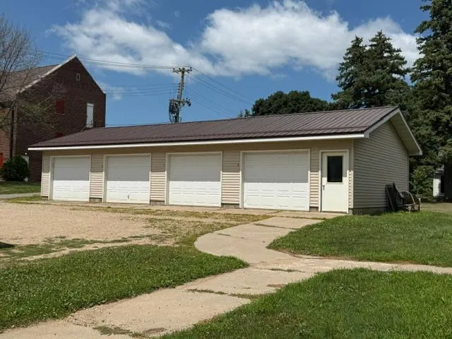 202 Cass Avenue Springfield, MN 56087