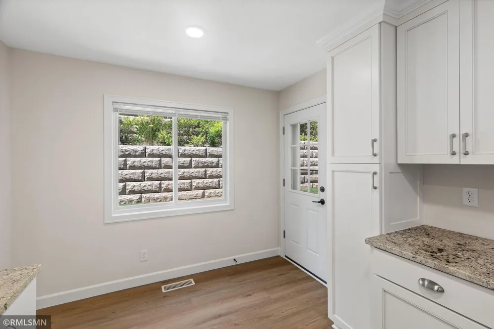 5237 Balmoral Lane Bloomington, MN 55437