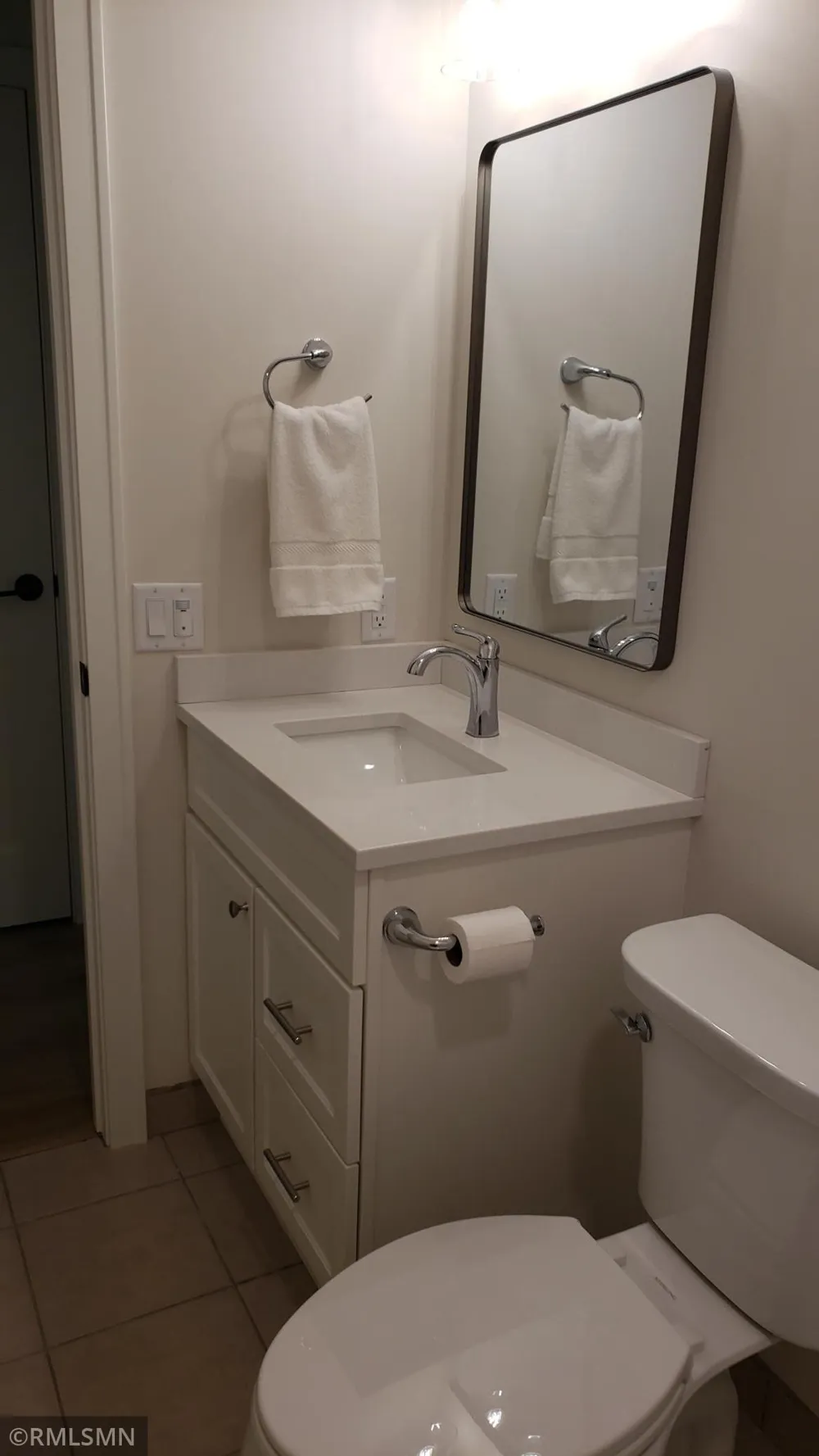 5237 Balmoral Lane Bloomington, MN 55437