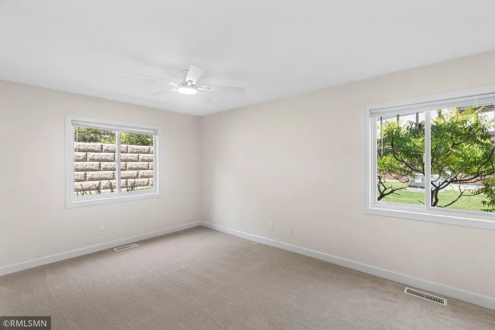 5237 Balmoral Lane Bloomington, MN 55437