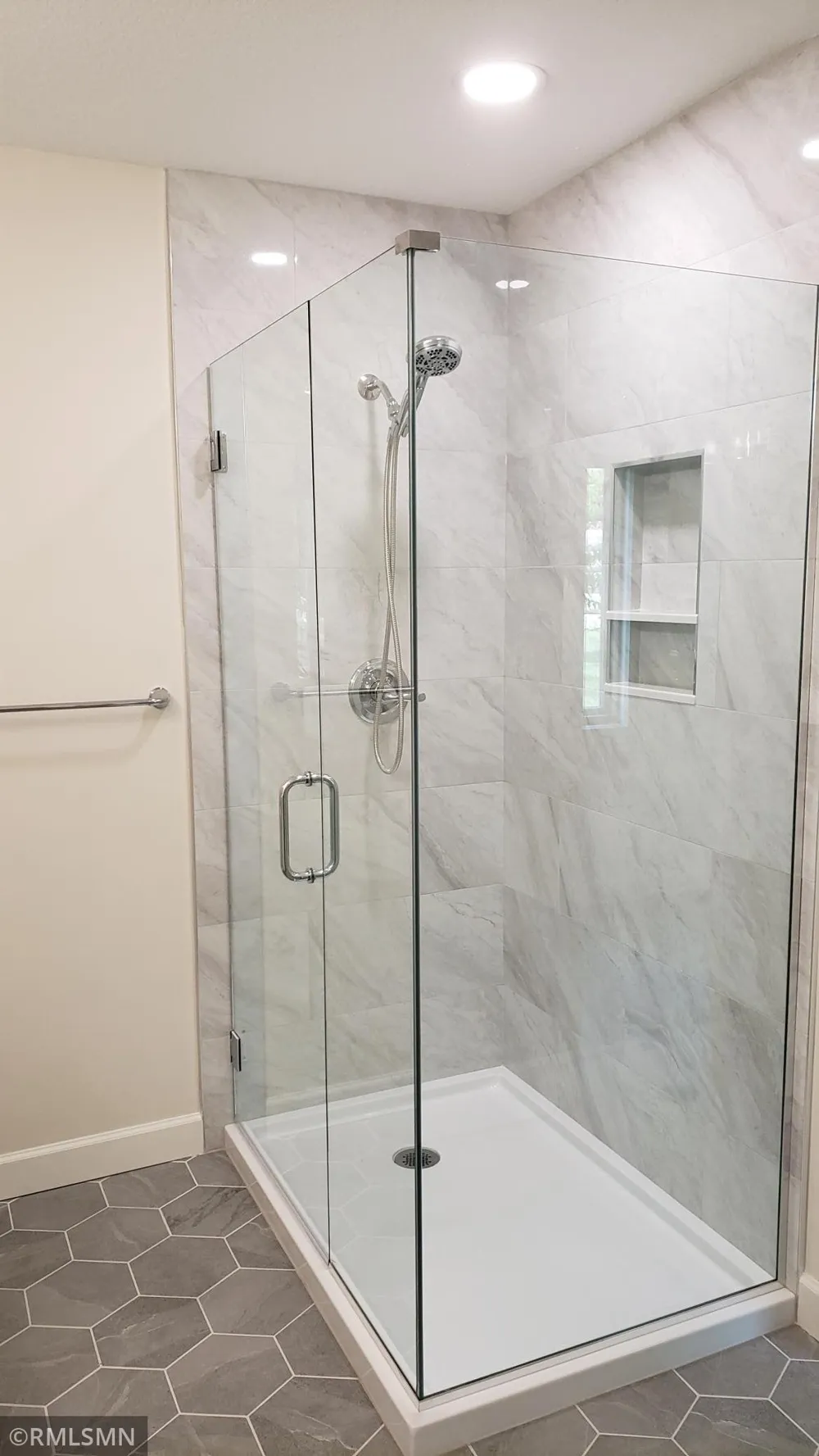 5237 Balmoral Lane Bloomington, MN 55437