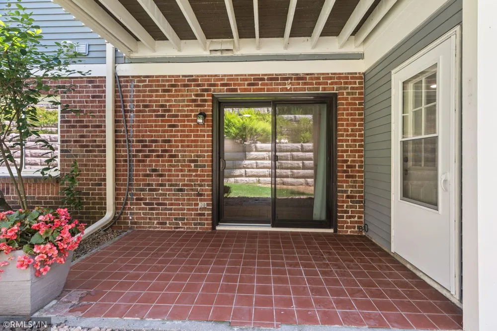 5237 Balmoral Lane Bloomington, MN 55437