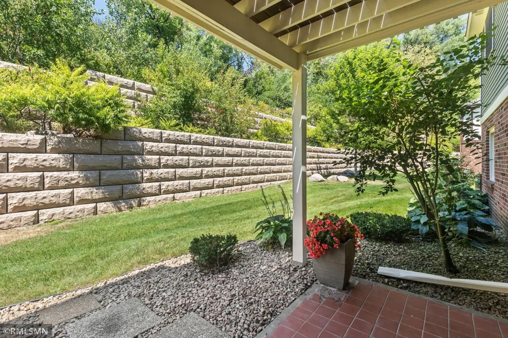 5237 Balmoral Lane Bloomington, MN 55437