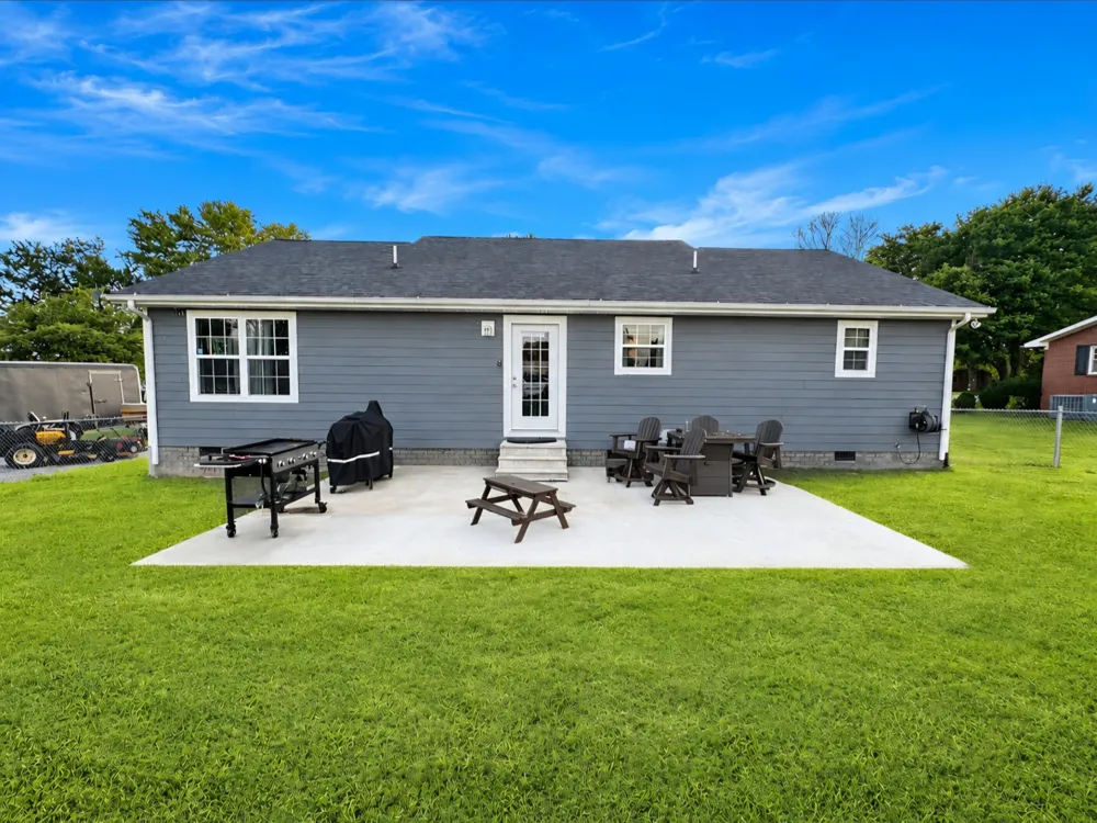 676 Parkway Dr Smithville, TN 37166