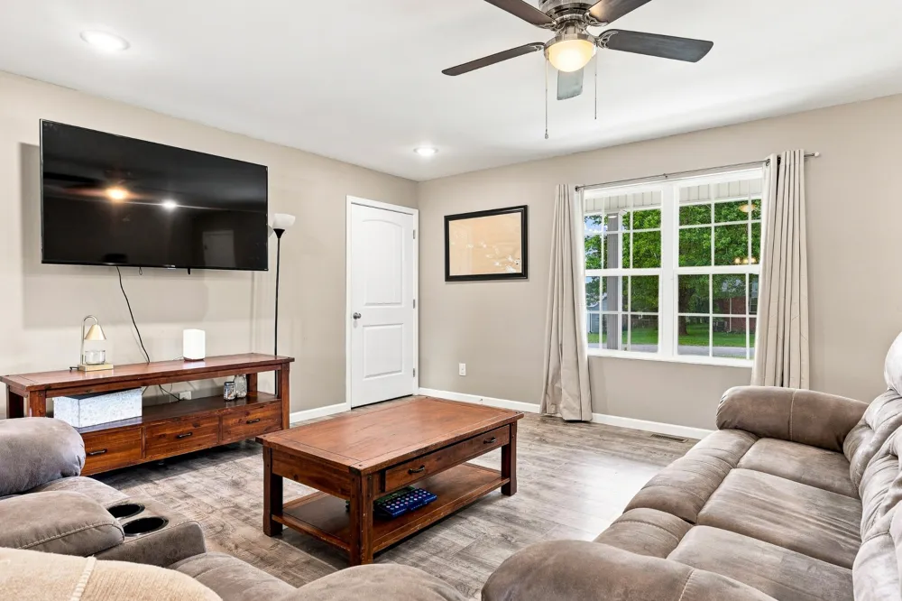 676 Parkway Dr Smithville, TN 37166