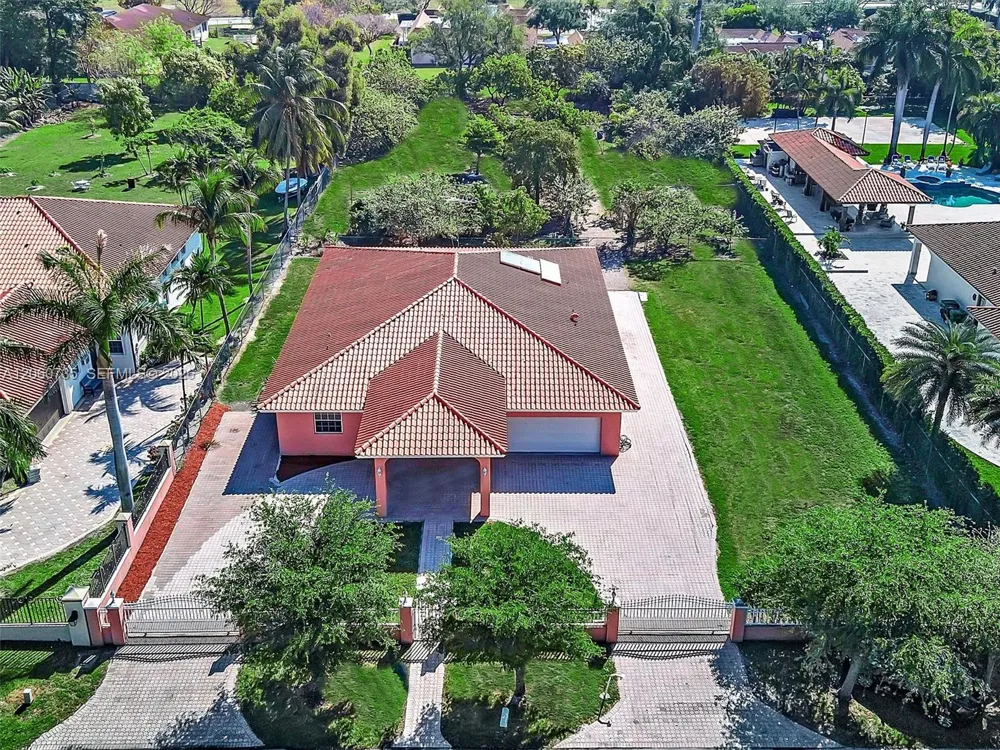 279 NW 119th Ave. Miami, FL 33182