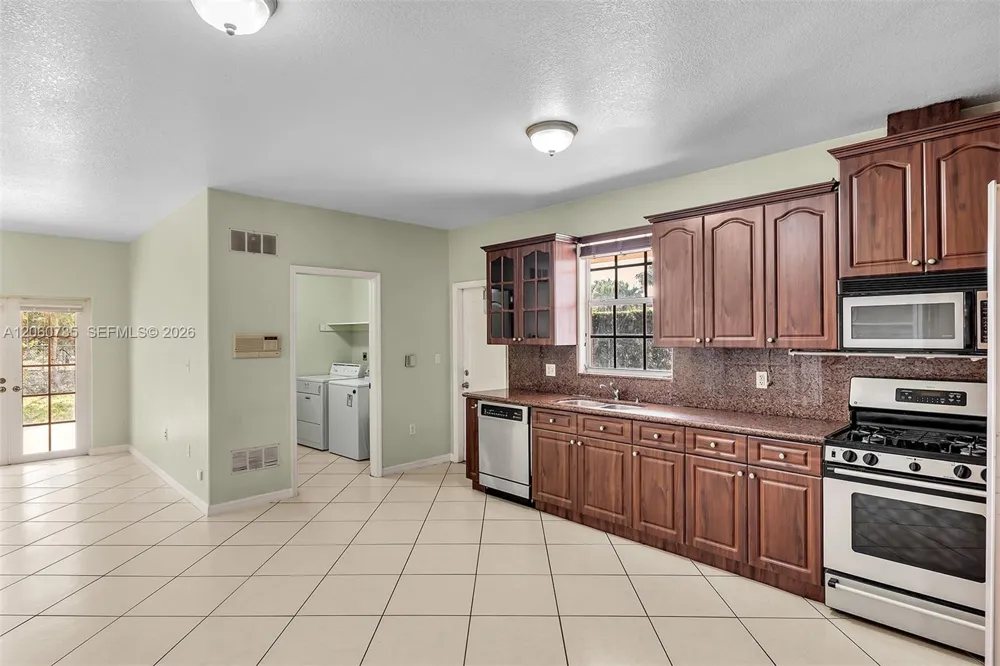 279 NW 119th Ave. Miami, FL 33182