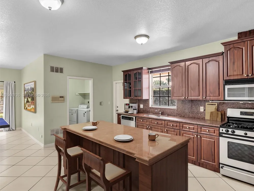 279 NW 119th Ave. Miami, FL 33182