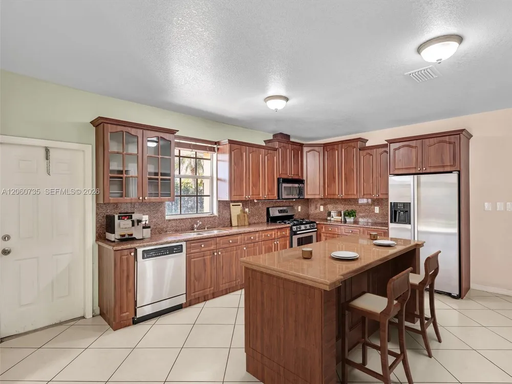 279 NW 119th Ave. Miami, FL 33182