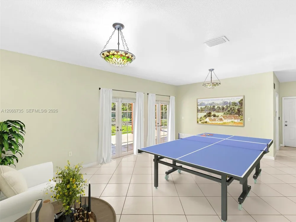 279 NW 119th Ave. Miami, FL 33182