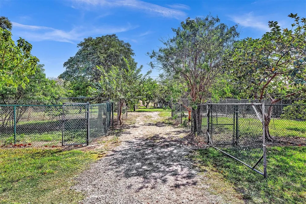 279 NW 119th Ave. Miami, FL 33182