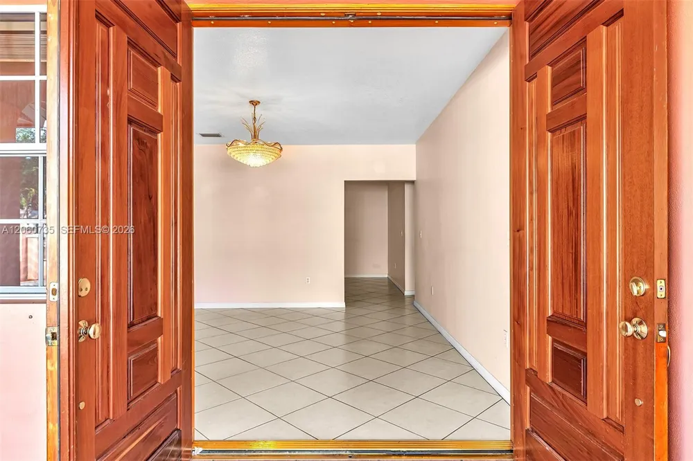 279 NW 119th Ave. Miami, FL 33182