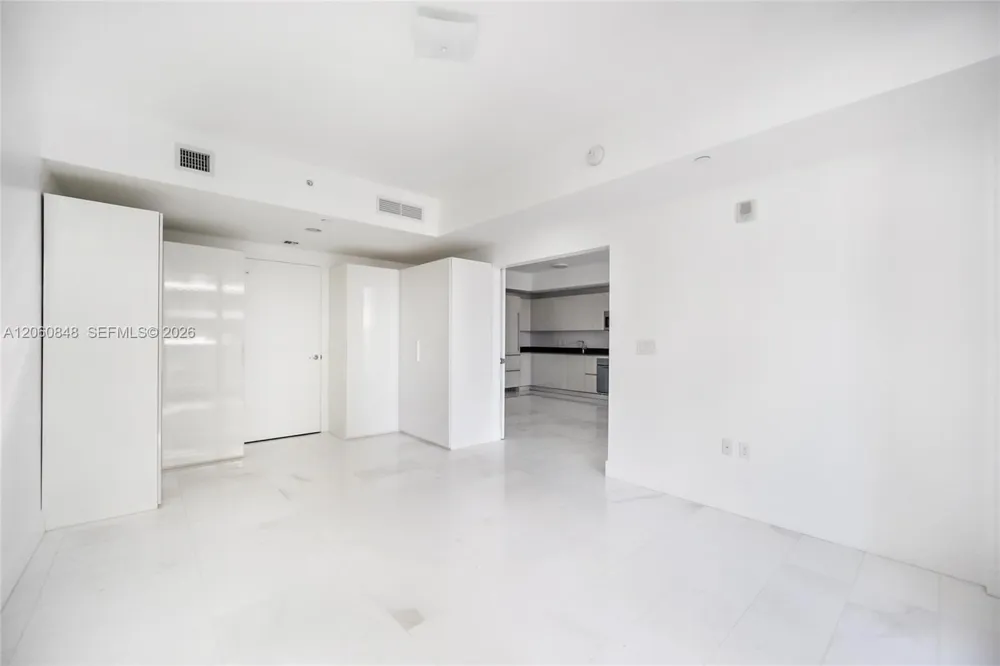 1010 Brickell Ave #2708 Miami, FL 33131