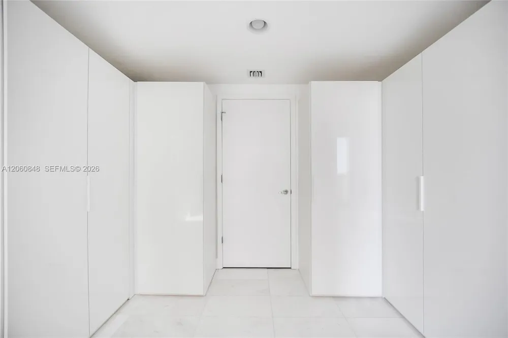 1010 Brickell Ave #2708 Miami, FL 33131