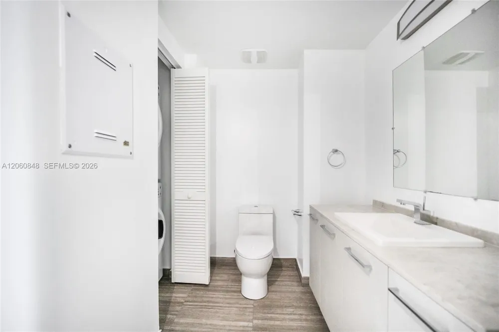 1010 Brickell Ave #2708 Miami, FL 33131
