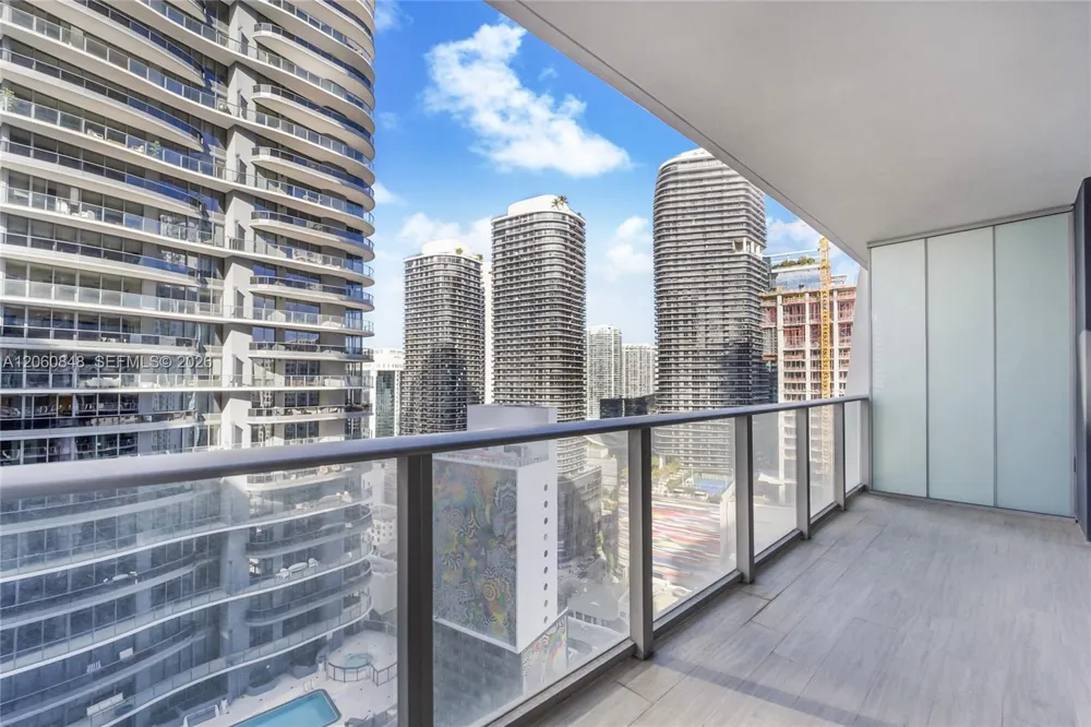 1010 Brickell Ave #2708 Miami, FL 33131