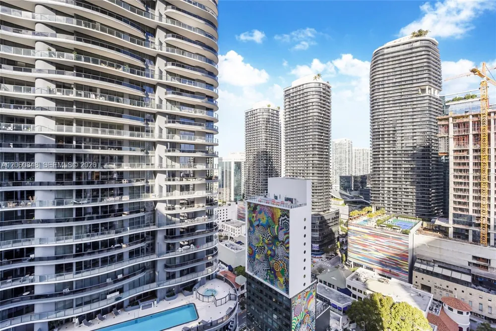 1010 Brickell Ave #2708 Miami, FL 33131