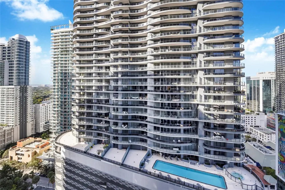 1010 Brickell Ave #2708 Miami, FL 33131