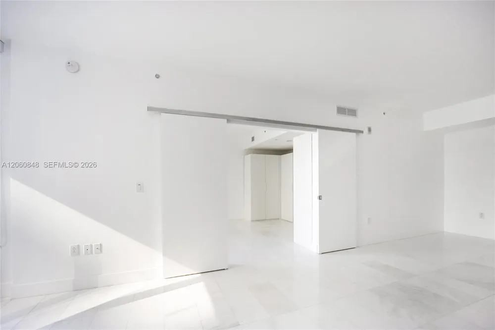 1010 Brickell Ave #2708 Miami, FL 33131