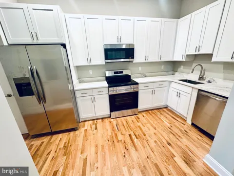 100 W LEXINGTON STREET #505