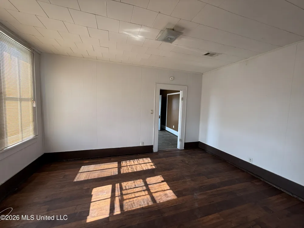 614 Pearl River Avenue Mccomb, MS 39648