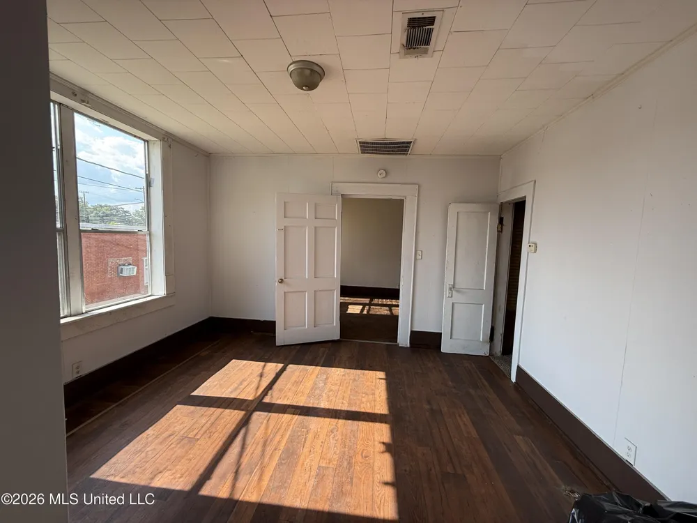 614 Pearl River Avenue Mccomb, MS 39648