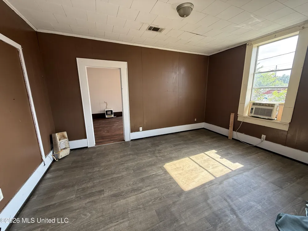 614 Pearl River Avenue Mccomb, MS 39648