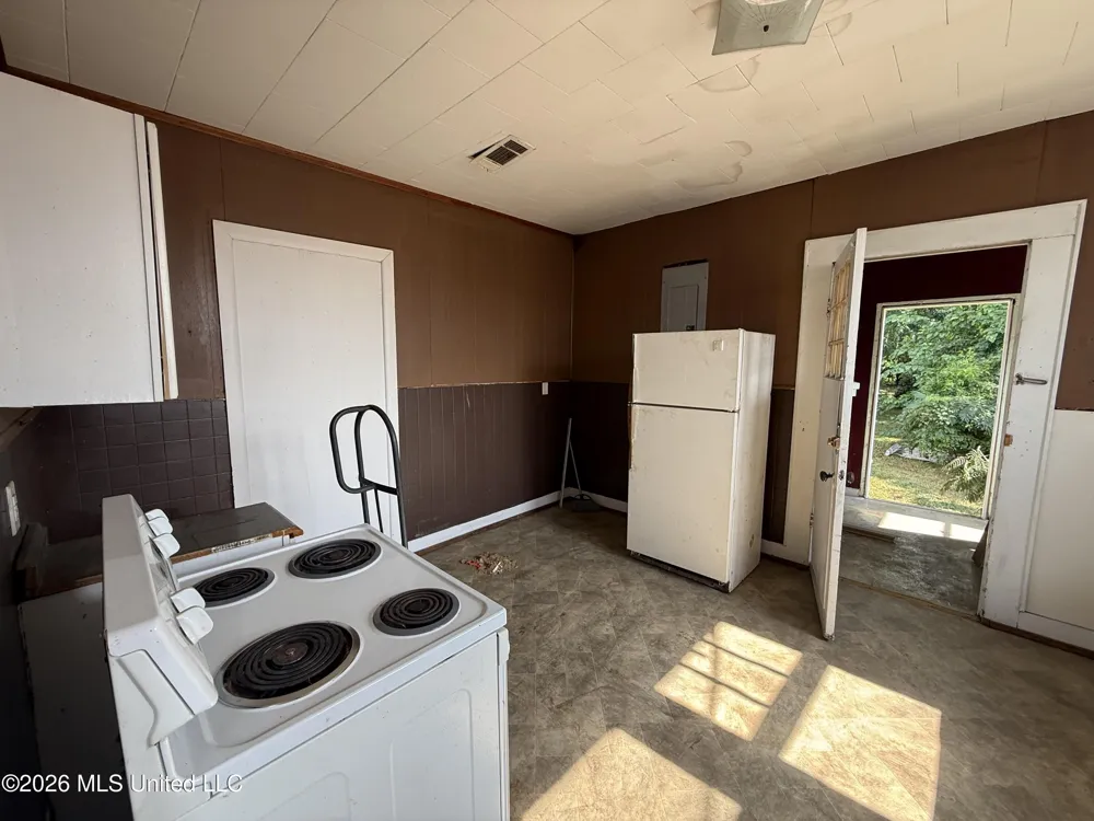 614 Pearl River Avenue Mccomb, MS 39648