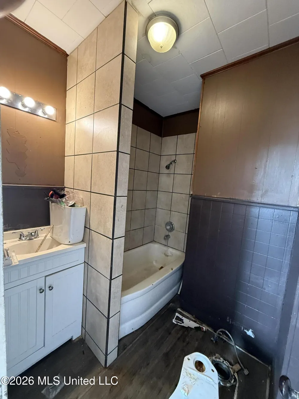 614 Pearl River Avenue Mccomb, MS 39648
