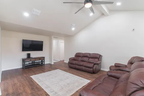 4913 Deerwood Circle