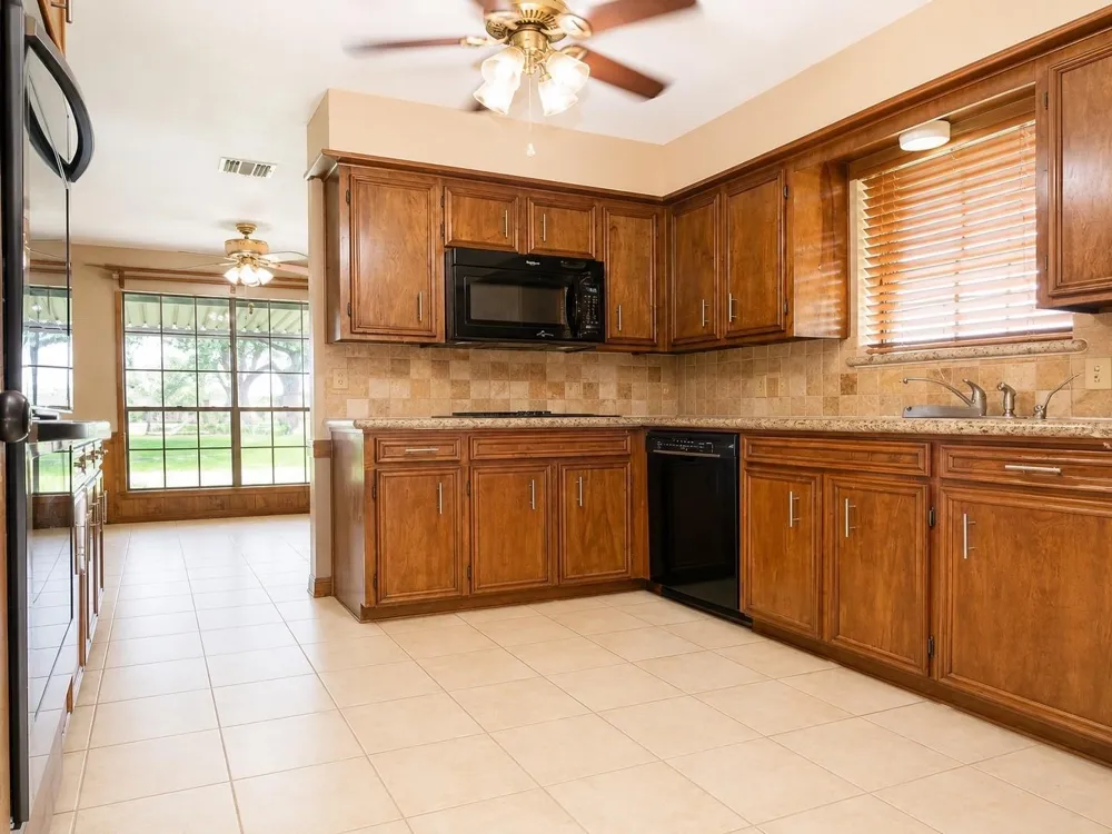 8696 Moravian Drive Sealy, TX 77474