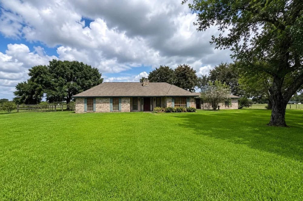 8696 Moravian Drive Sealy, TX 77474